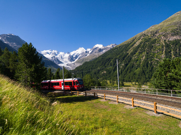 Montebellokurve; Bernina Pass; Pontresina; Oberengadin; Engadin; Graubünden; Schweiz; Switzerland; Landschaft; Schweiz; RhB, Rhätische Bahn;