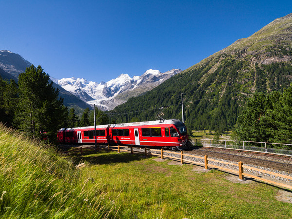 Montebellokurve; Bernina Pass; Pontresina; Oberengadin; Engadin; Graubünden; Schweiz; Switzerland; Landschaft; Schweiz; RhB, Rhätische Bahn;