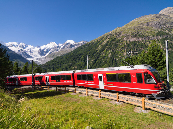 Montebellokurve; Bernina Pass; Pontresina; Oberengadin; Engadin; Graubünden; Schweiz; Switzerland; Landschaft; Schweiz; RhB, Rhätische Bahn;