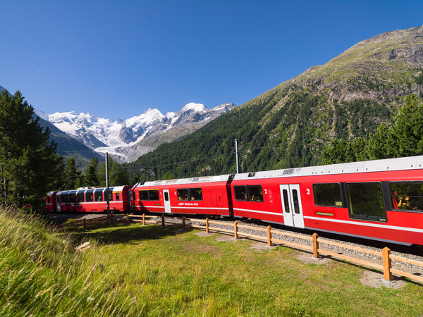 Montebellokurve; Bernina Pass; Pontresina; Oberengadin; Engadin; Graubünden; Schweiz; Switzerland; Landschaft; Schweiz; RhB, Rhätische Bahn;