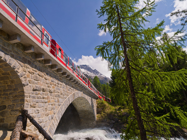 Der Berninafall bei der Station Morteratsch im Oberengadin