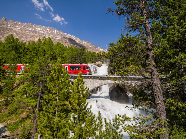 Der Berninafall bei der Station Morteratsch im Oberengadin