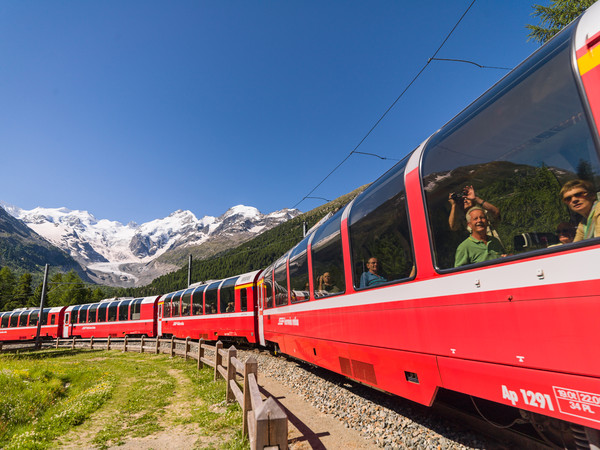 In der Montebellokurve oberhalb der Station Morteratsch