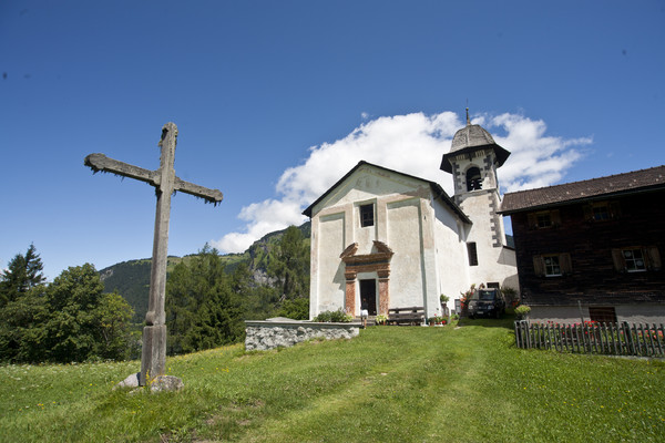 Kirche von Solas bei Mutten in Mittelbünden