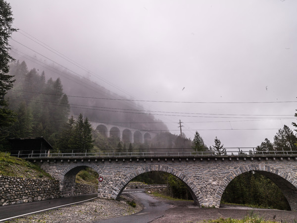 Viadukte der Rhätische Bahn bei Naz bei Preda im Albulatal, Graubünden, Schweiz