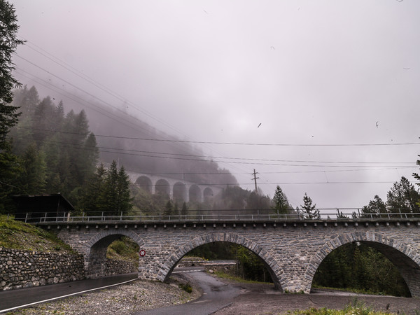Viadukte der Rhätische Bahn bei Naz bei Preda im Albulatal, Graubünden, Schweiz