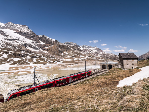 Rhätische Bahn auf dem Berninapass