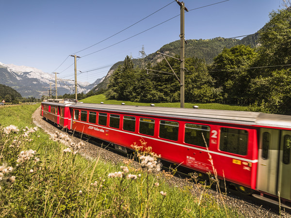 Rhätische Bahn bei Einfahrt in Reichenau