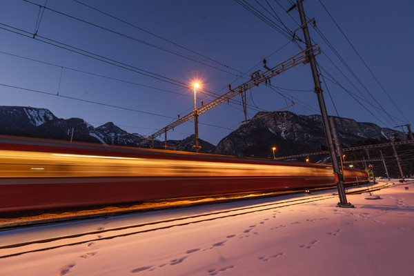 Abendstimmung bei der RhB-Station Reichenau-Tamins