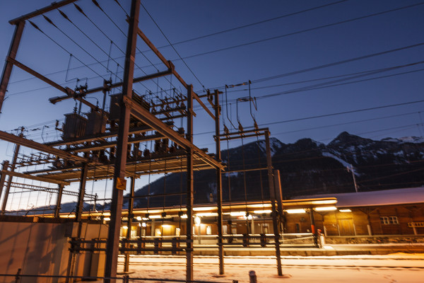 Abendstimmung bei der RhB-Station Reichenau-Tamins