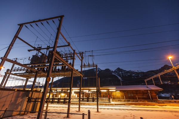 Abendstimmung bei der RhB-Station Reichenau-Tamins