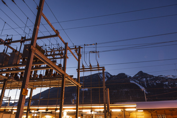 Abendstimmung bei der RhB-Station Reichenau-Tamins