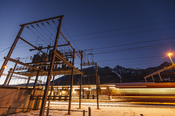 Abendstimmung bei der RhB-Station Reichenau-Tamins