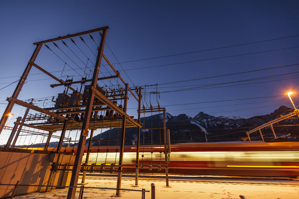 Abendstimmung bei der RhB-Station Reichenau-Tamins