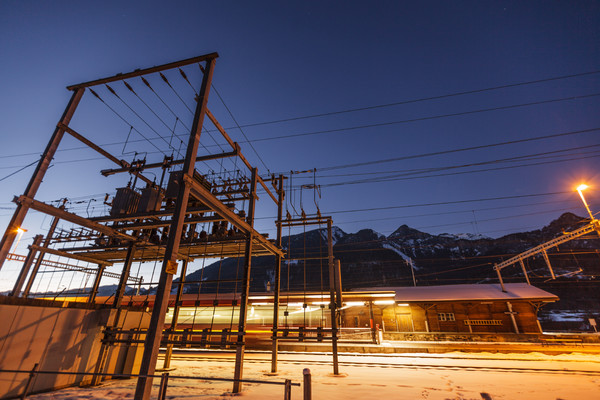 Abendstimmung bei der RhB-Station Reichenau-Tamins