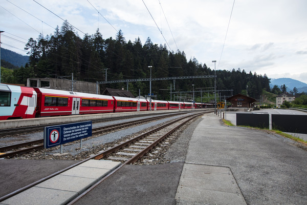 Rhätische Bahn auf der Rheinbrücke bei Reichenau