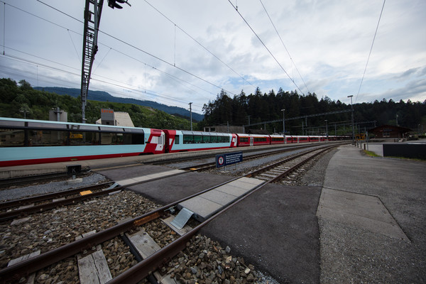 Rhätische Bahn auf der Rheinbrücke bei Reichenau