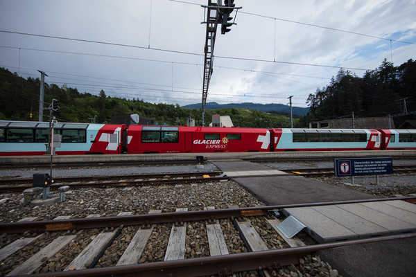 Rhätische Bahn auf der Rheinbrücke bei Reichenau