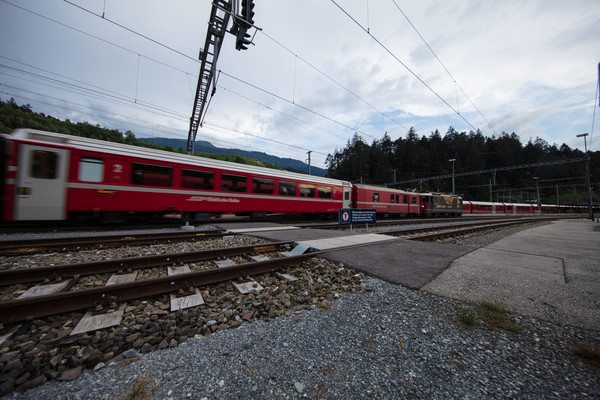 Rhätische Bahn auf der Rheinbrücke bei Reichenau