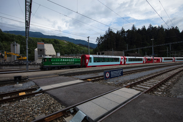 Rhätische Bahn auf der Rheinbrücke bei Reichenau