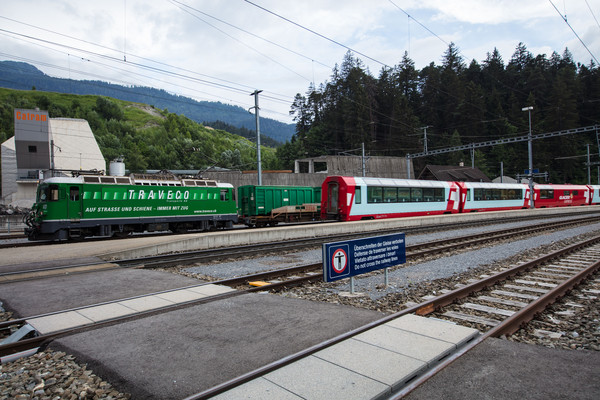 Rhätische Bahn auf der Rheinbrücke bei Reichenau