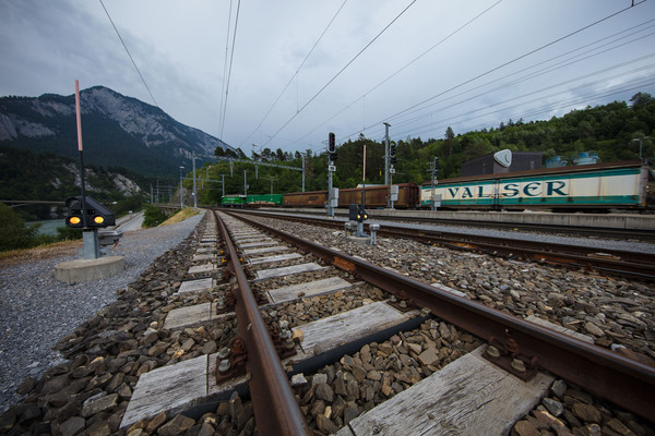 Rhätische Bahn auf der Rheinbrücke bei Reichenau