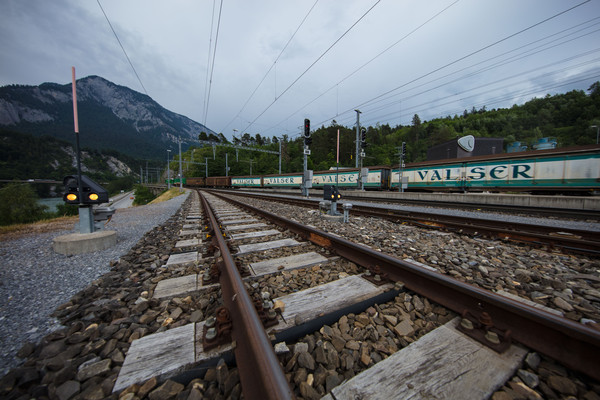 Rhätische Bahn auf der Rheinbrücke bei Reichenau