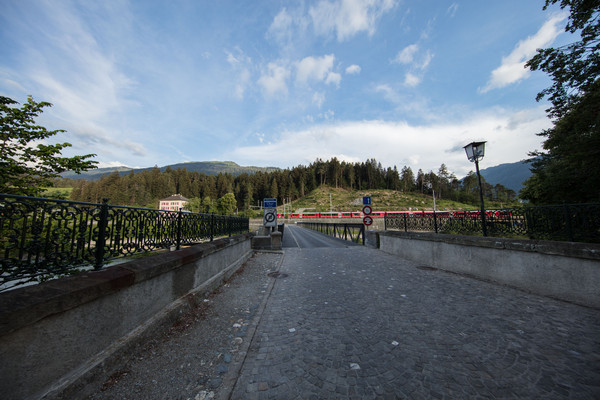 Rhätische Bahn auf der Rheinbrücke bei Reichenau