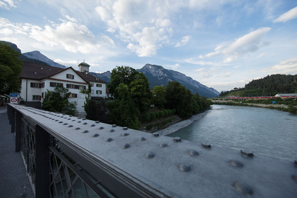 Rhätische Bahn auf der Rheinbrücke bei Reichenau