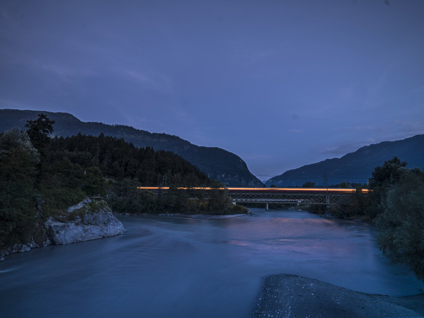 RhB auf der Rheinbrücke bei Reichenau