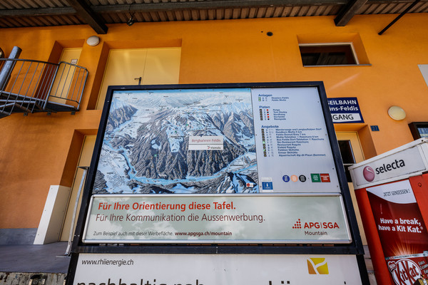 Übersichtskarte des Skigebiets Feldis bei der Talstation der Luftseilbahn Rhäzüns-Feldis LRF in Rhäzüns, Graubünden.