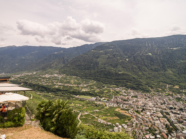 Blick von Roncaiola auf Tirano im Veltlin