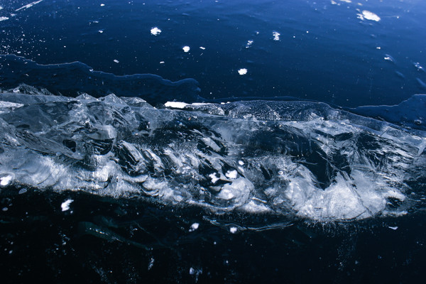 Eisbilder im Eis des Silvaplaner Sees