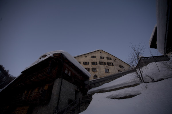 Winterabend in Splügen in Graubünden