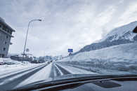 Strassenzustand nach Schneefall in der Umgebung von St.Moritz im Oberengadin, Graubünden