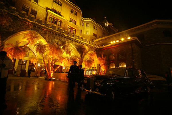 Silvesterabend in St.Moritz vor dem Palace Hotel