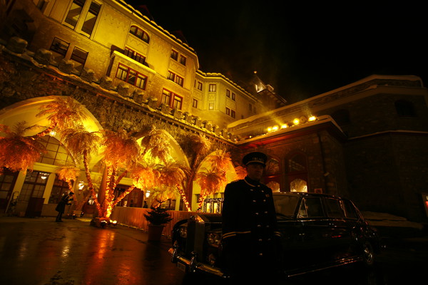 Silvesterabend in St.Moritz vor dem Palace Hotel