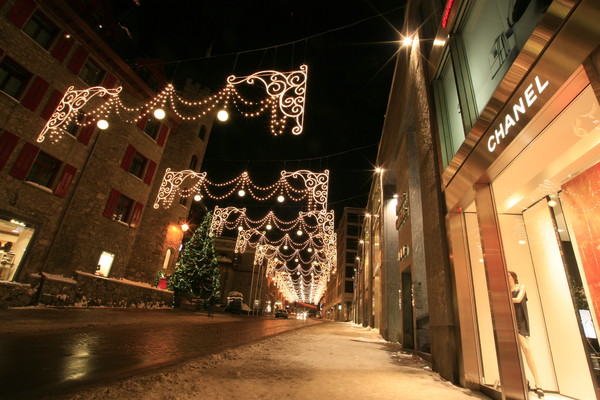 Weihnachtsstimmung an der Via Maistra in St.Moritz