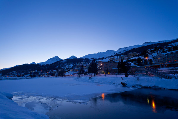 Blick vom See auf St.Moritz by Night