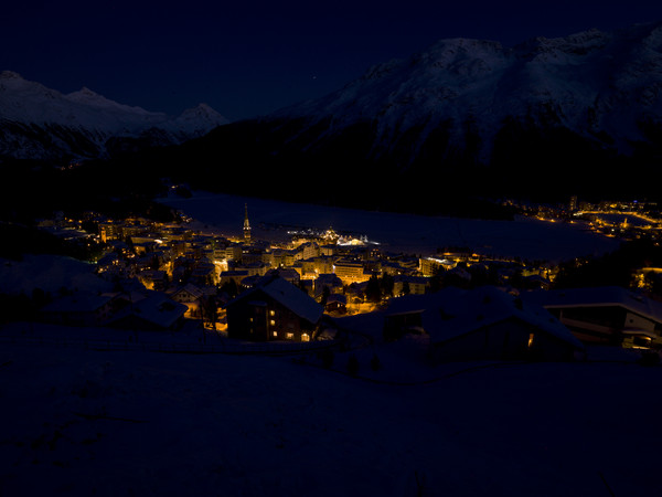 Winterabend in St.Moritz im Oberengadin