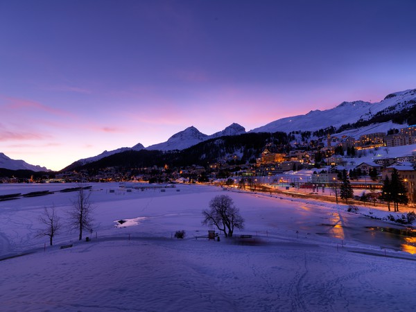 Blick vom Hotel Waldhaus am See in Richtung Bahnhof St. Moritz