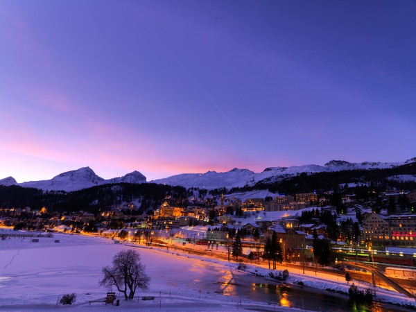 Blick vom Hotel Waldhaus am See in Richtung Bahnhof St. Moritz
