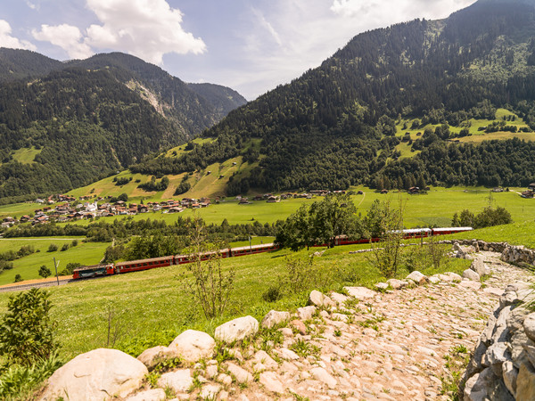 Blick von Sumvitg nach Surrein in der surselva, Graubünden