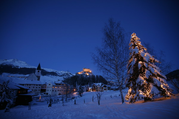 Winterliche Abendstimmung bei Fontana, Tarasp im Unterengadin