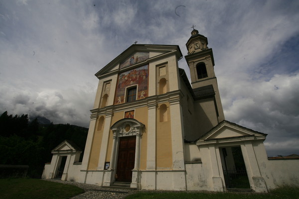Kirche von Tiefencastel in Graubünden