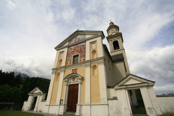 Kirche von Tiefencastel in Graubünden