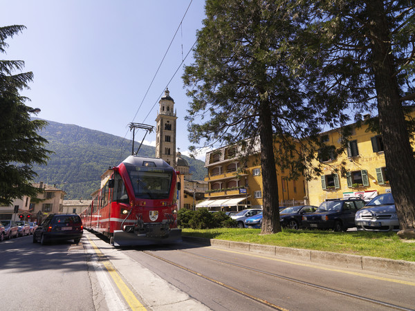Einfahrt der Rhätischen Bahn in Italien