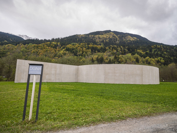 OGNA, Kunstwerk von Mathias Spescha in Trun im Bündner Oberland