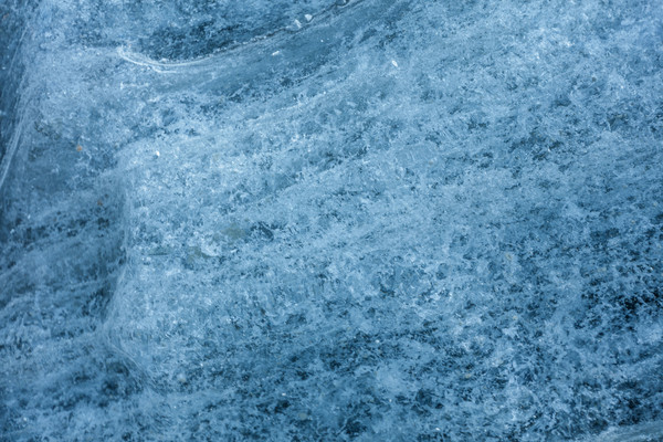 Eishöhle im Toteis des Vadret da la Sella am Fuss des Piz Aguagliouls, ganz zuhinterst im Val Roseg bei Pontresina im Oberengadin.