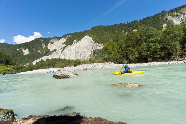 Riverrafting und Kajakfahren in der Ruinaulta bei Versam in Graubünden
